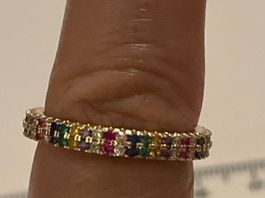 Jolie bague 53,5 dorée /améthyste /emeraude/grenat neuve