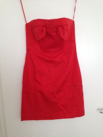 Wunderschönes rotes Kleid Grösse 36