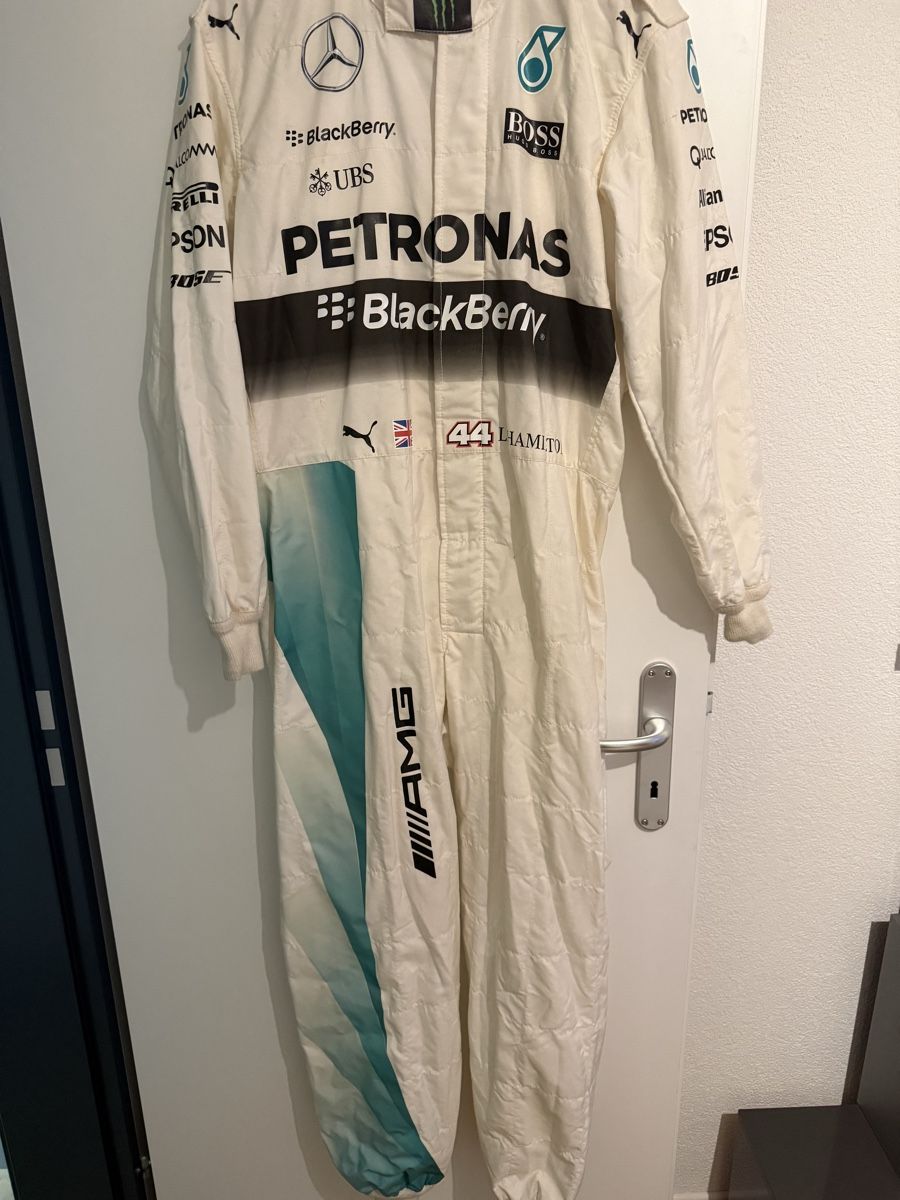 Completi: Lewis Hamilton Rennanzug – Usato da Wängi venduto da Hami22