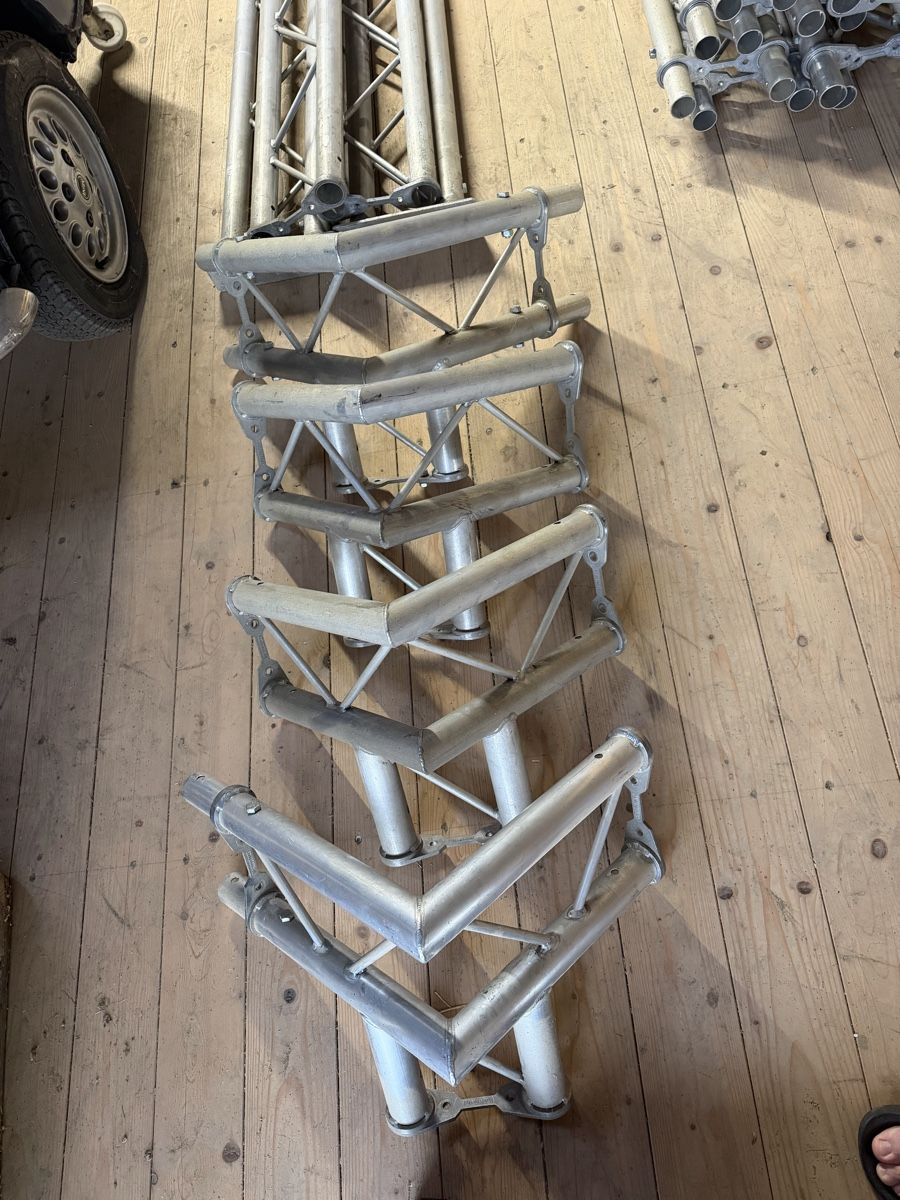 Tralicci: Mässestand/Truss – Usato da Hittnau venduto da Dbitte 1