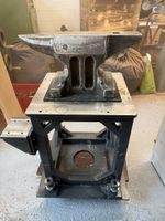 Amboss 50 kg auf sehr stabilem Metallgestell guter Zustand