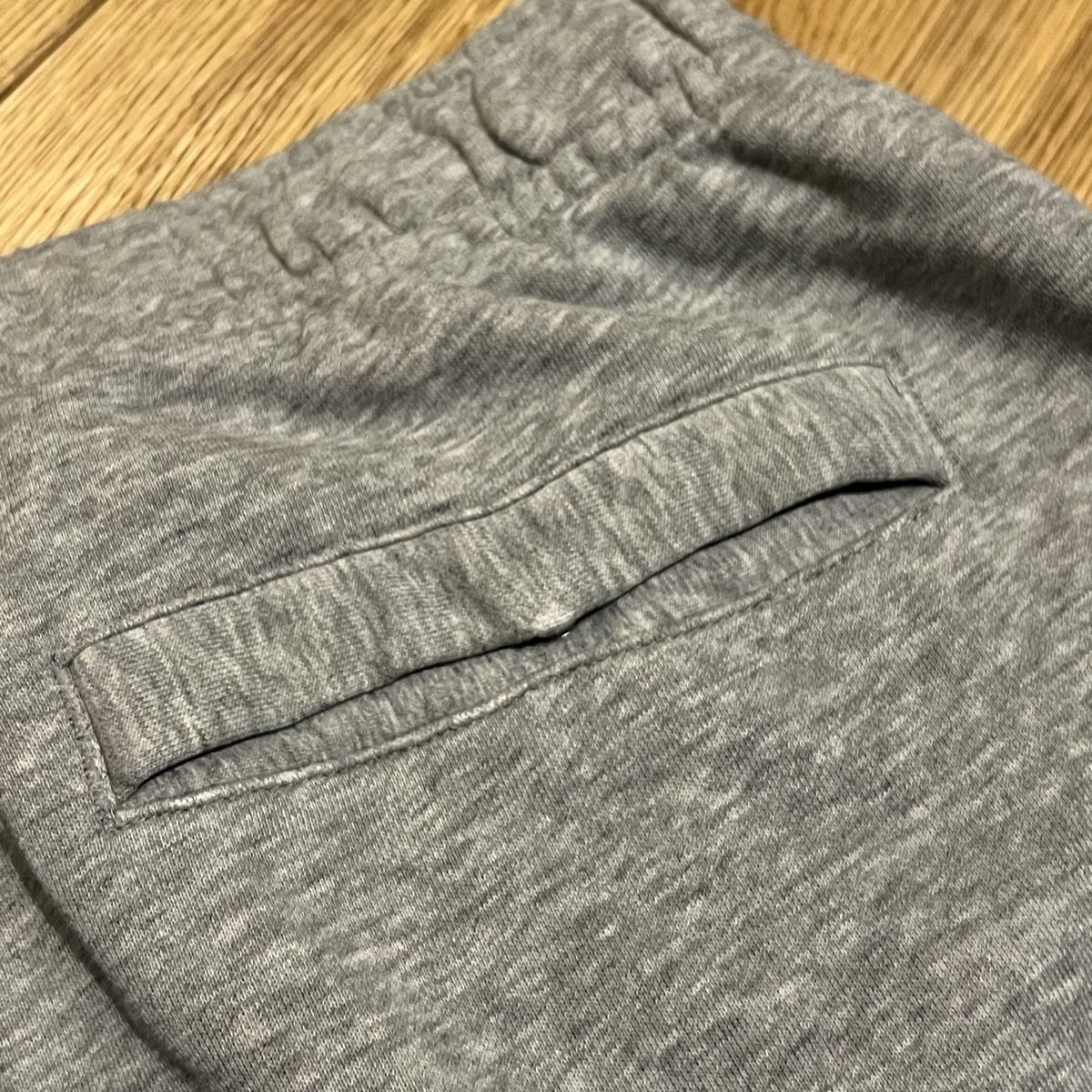 Nike Pantaloni: Nike Jogginghose Grau – Usato da Chur venduto da noe_mh8b 3