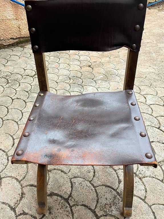 Stühle: Chaise style médiéval – Gebraucht aus commugny von Faye03