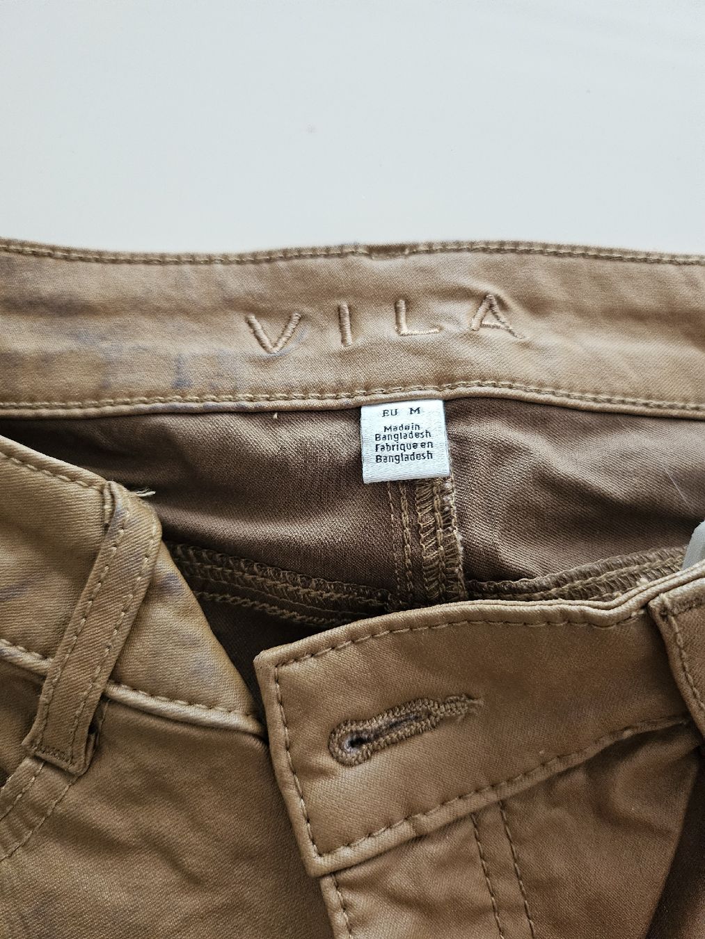 Pantaloni: pantalon très serré – Usato da Dietlikon venduto da mic_z7ly 1