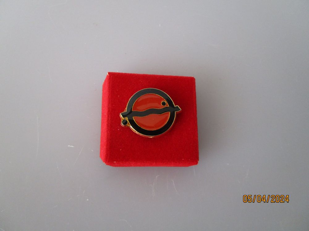 PINSFOLIES *** 2 Pin's Badge differents Esquimaux Cinema clap EUR 7,90