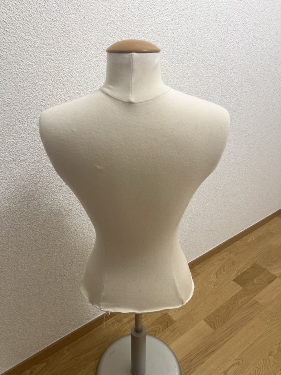 Allestimento di negozi e stand fieristici: Schneiderpuppe höhen verstellbar – Usato da Uznach venduto da Apuutze 2