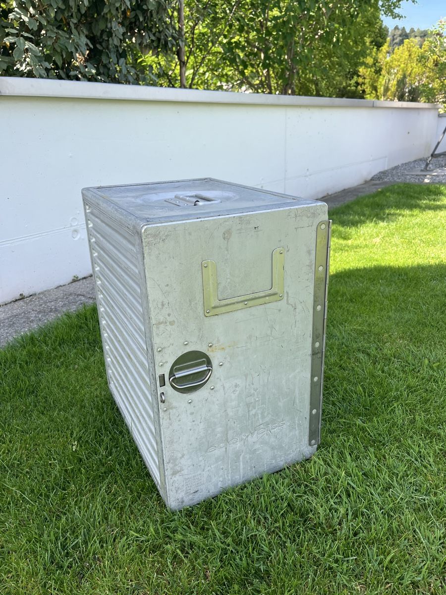Contenitori edile: Edelweiss Air Flugzeugcontainer von Driessen / Compartment – Usato da Forch venduto da traendu