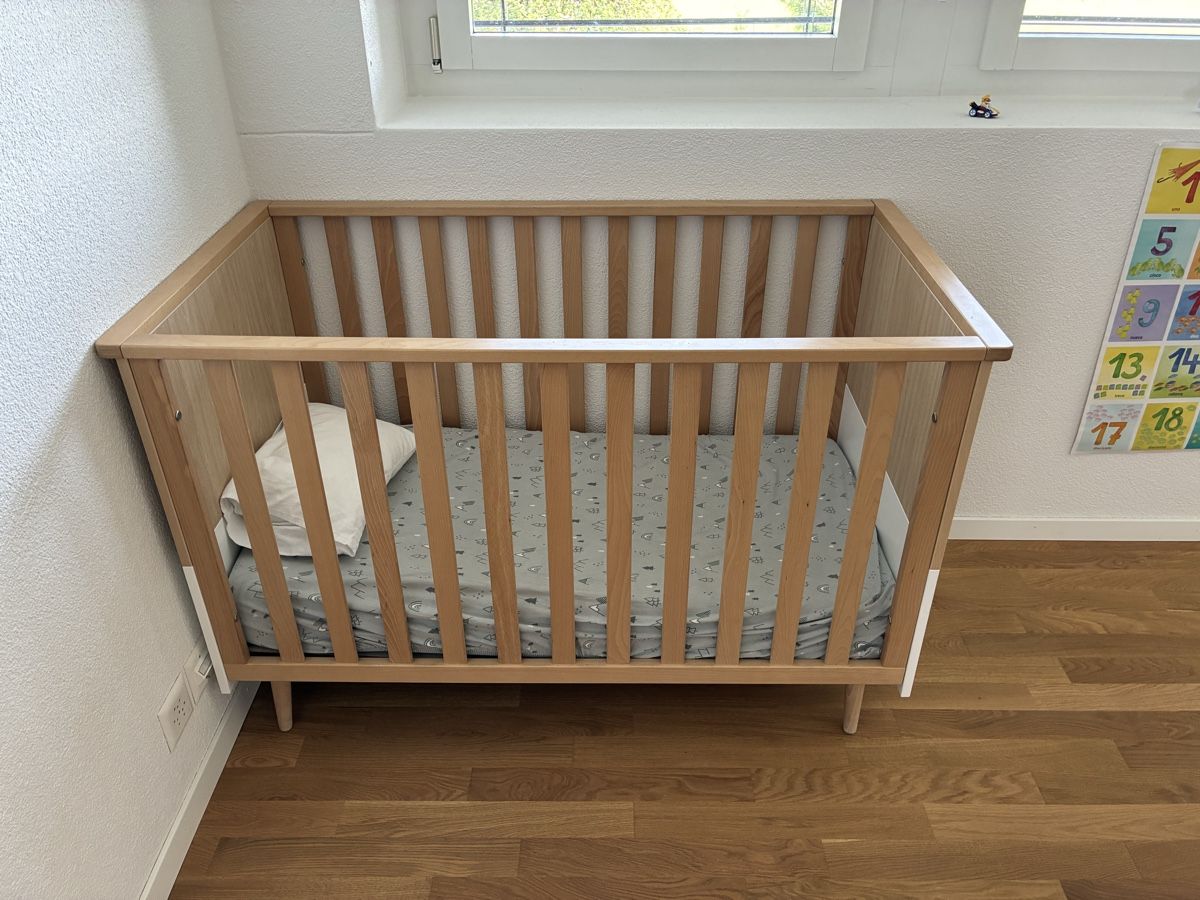 Berceaux: Baby crib – D'occasion à Baar par nye_zh2x