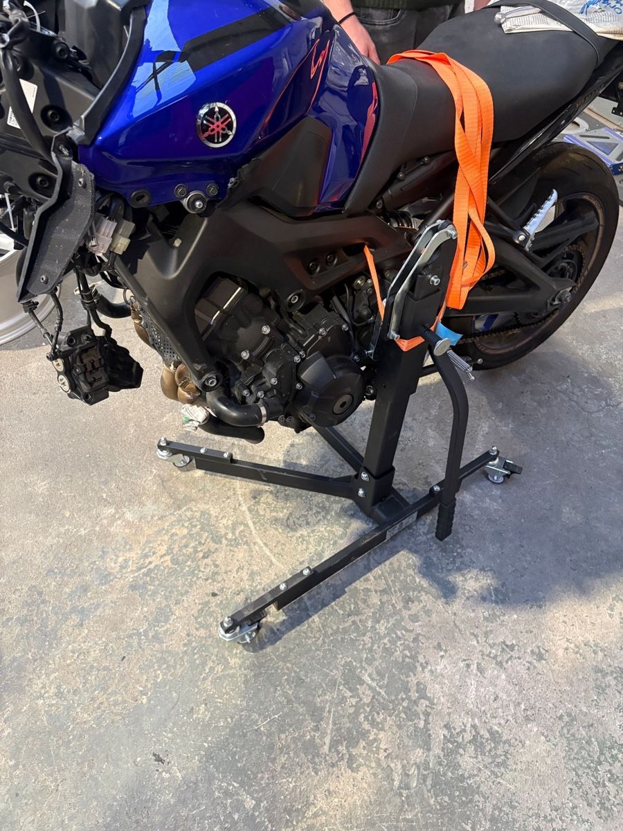 Yamaha Strada: Yamaha MT-09 Restteile/Schlachter – Difettoso da Tuggen venduto da braendli93