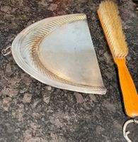 Antike Krumenbesen mit Kehrschaufel Set
