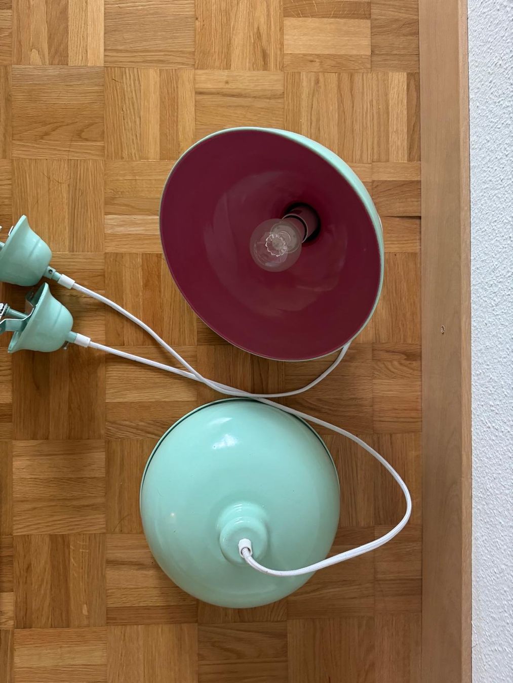 Kronleuchter & Deckenlampen: 2 Hängelampen mintgrün mit pinker Innenseite – Gebraucht aus Winterthur von viv_z8vr 2