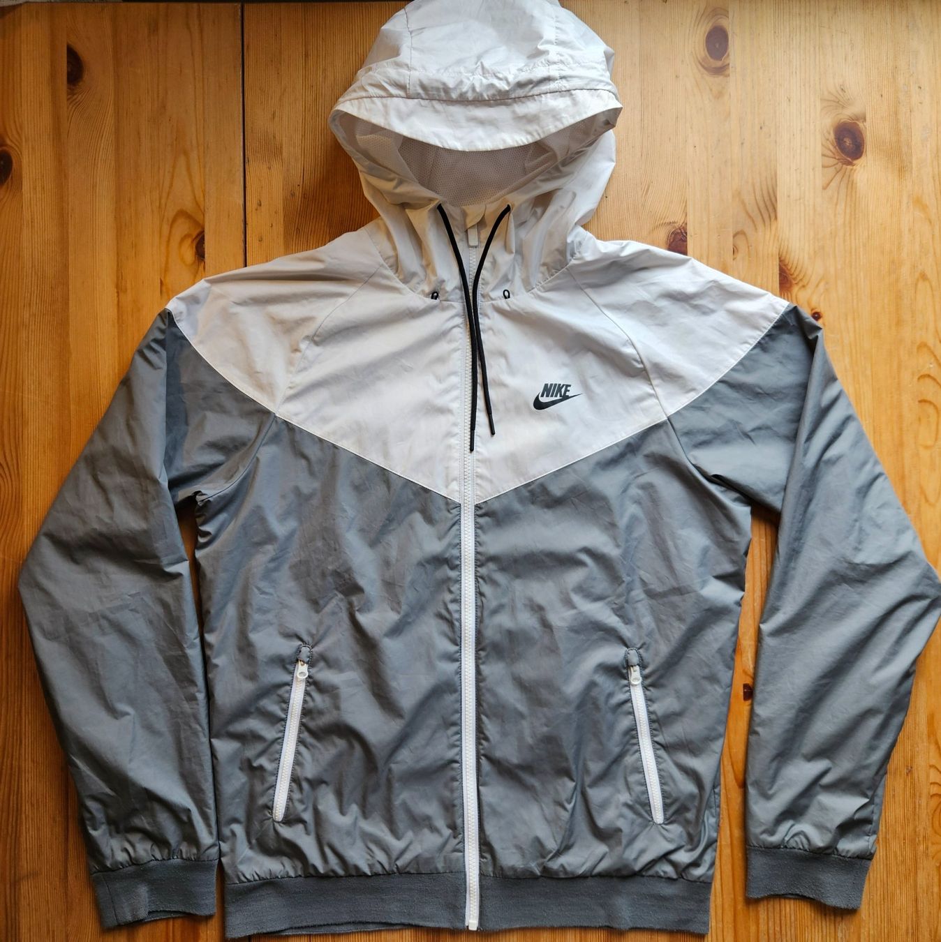 Nike Giacche: Nike Jacke Grösse S Regenjacke – Usato da Hägglingen venduto da United-Village-Trade