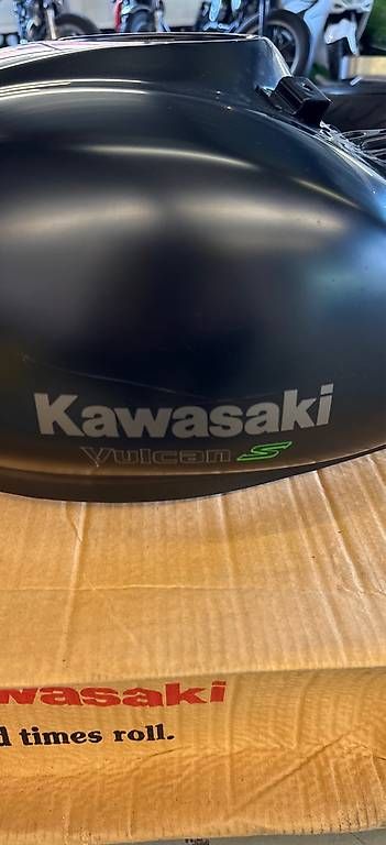 Kawasaki Tutti i ricambio per moto: Kawasaki Vulcan S Tank – Usato da Buochs venduto da 18-84