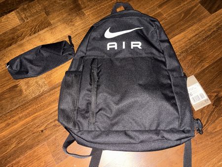 Neuwertiger Nike Air Rucksack mit Etui – Top Zustand!