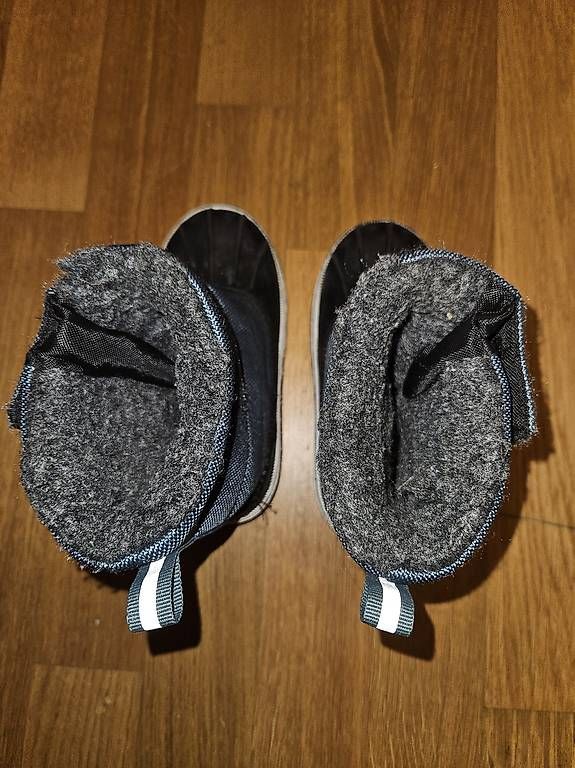 Scarpe per ragazzi: Kinder-Winterschuhe Grösse 25 – Usato da Zürich venduto da annschel 1