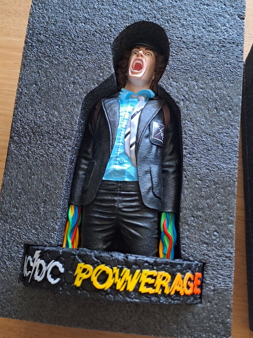 Figuren: AC/DC Angus lim. 265/3000 – Neu und originalverpackt aus Bitsch von jajo79076 1