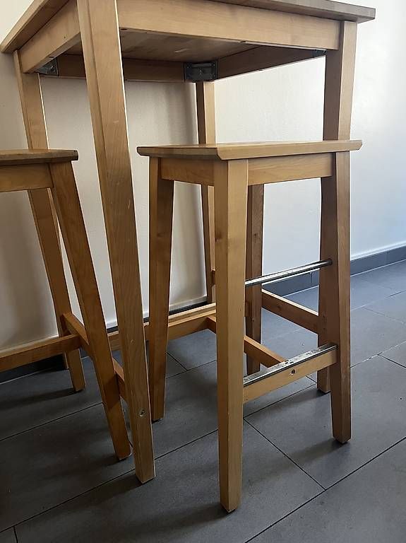Tischset: Table haute IKEA + 2 tabourets – Gebraucht aus Genève von cma_5k7g 2