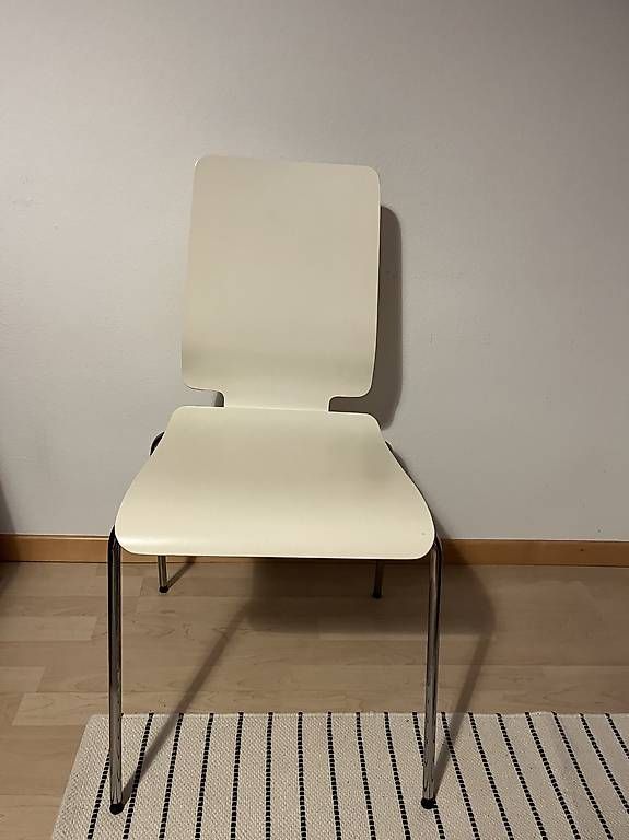 Stühle: 3 chaises blanches / 3 weiße Stuhlen  – Gebraucht aus Bern von art_kzz8