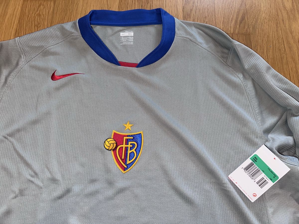 Nike Canottiere & Pantaloni: FC Basel Trikot neu mit Etikette! – Nuovo (secondo la descrizione) da Grellingen venduto da Faebu7 1