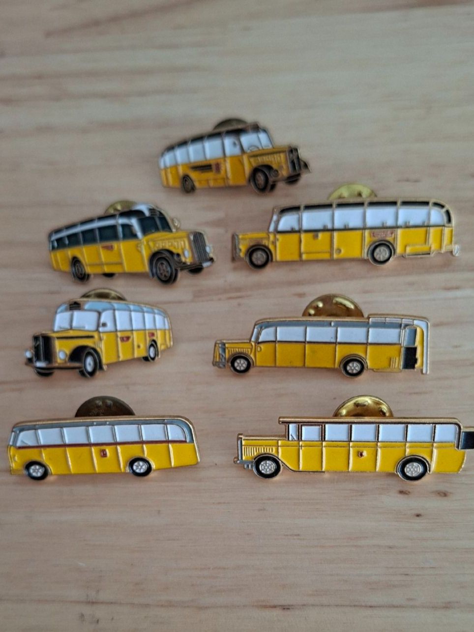 Placchette & Badge: 7 Pins Bus PTT – Usato da Kriens venduto da Wolly85