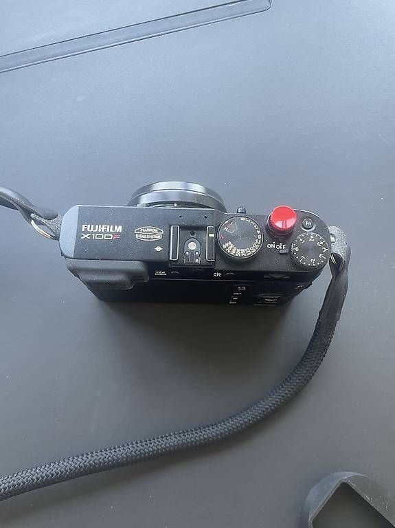 Fujifilm Fotocamera: Fujifilm x100F mit usb c – Usato da Bern venduto da Laurin008 1