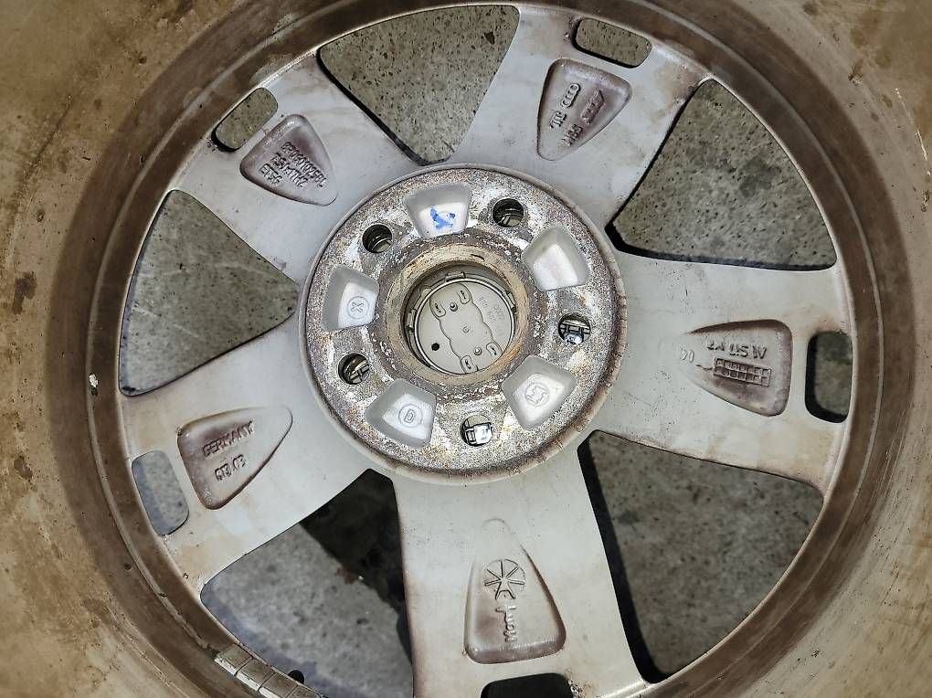 Pneus & Kompletträder: Räder Audi – Gebraucht aus Sigriswil von FSLT99