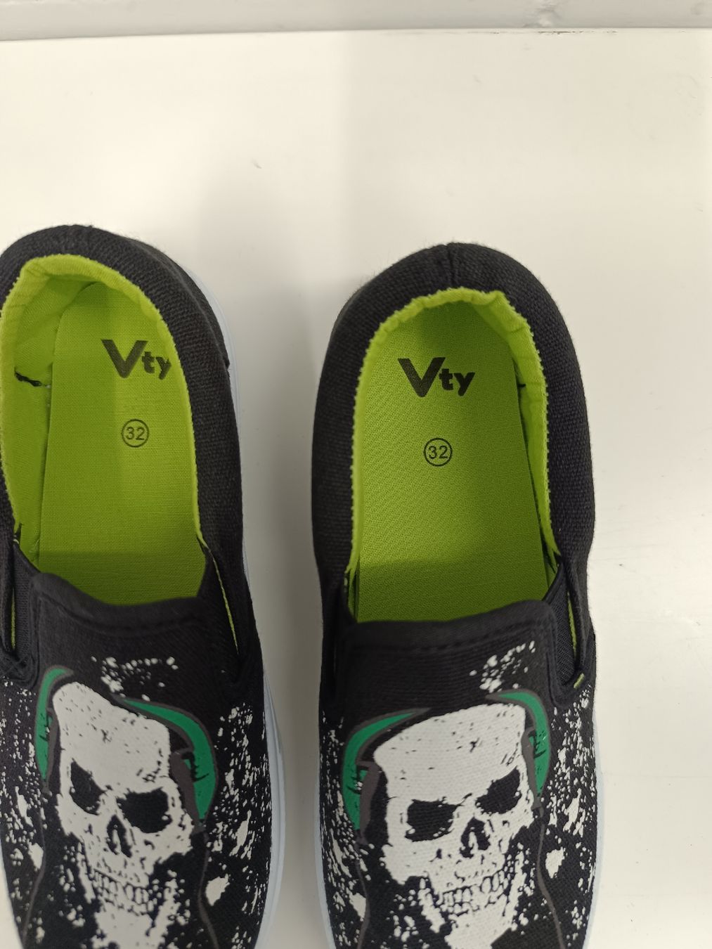 Schuhe für Jungen: Hausschuh Gr. 32 NEU – Neu und originalverpackt aus Ehrendingen von Cheronimo2 1