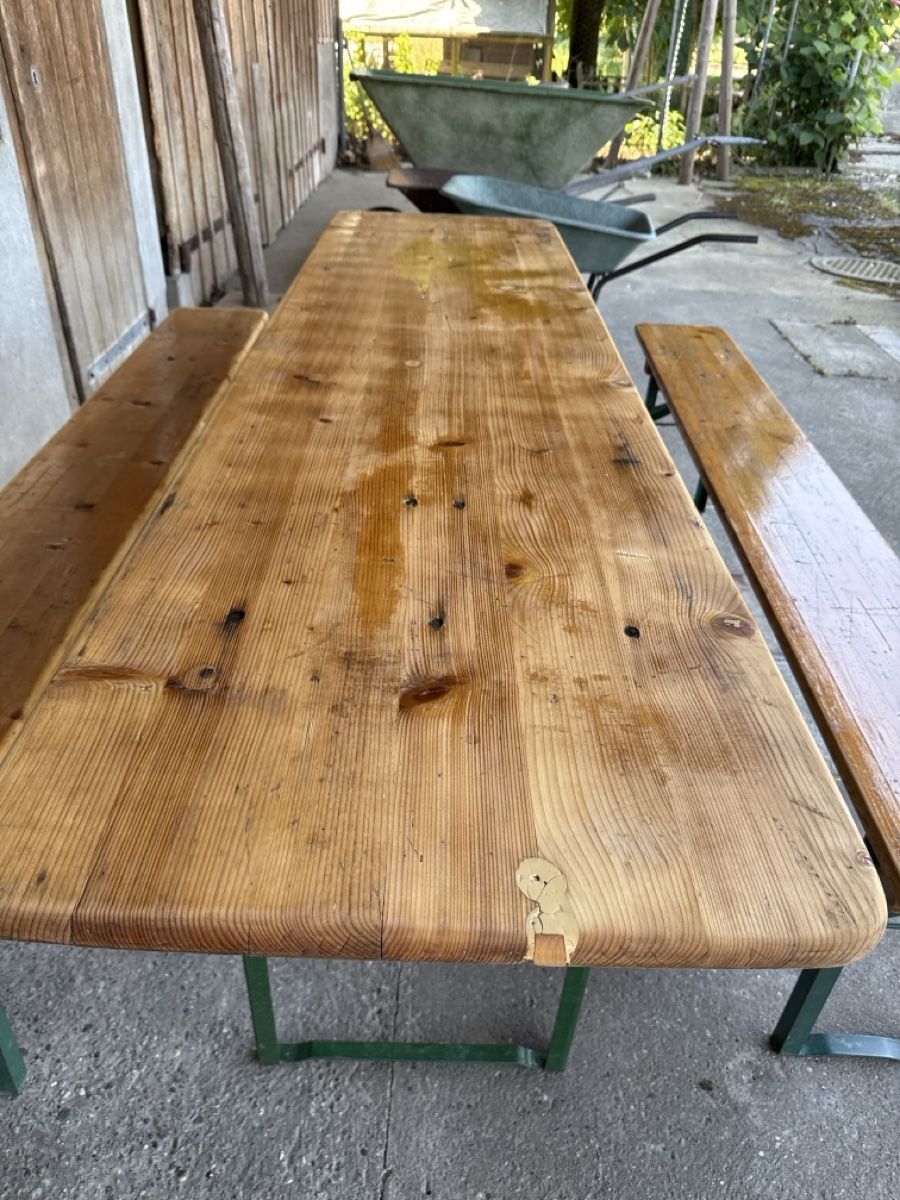 Set di tavolo e panche: Gartentisch mit Bänken Holz Metall gebraucht – Usato da Effretikon venduto da a.husejni01 2