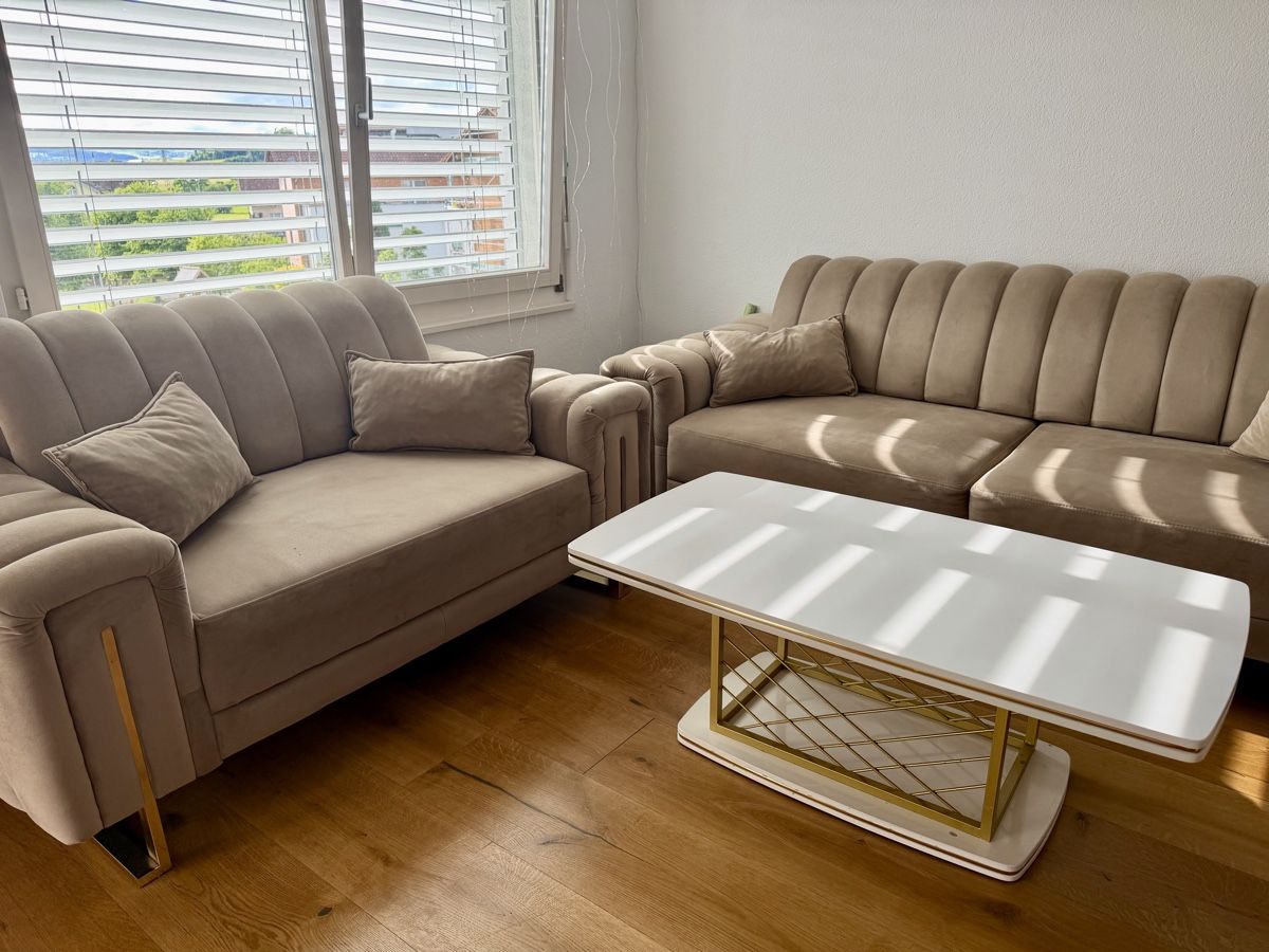 Divani: Moderne Samt Sofa-Garnitur Beige/Gold – Usato da Holzhäusern ZG venduto da candy_b 2