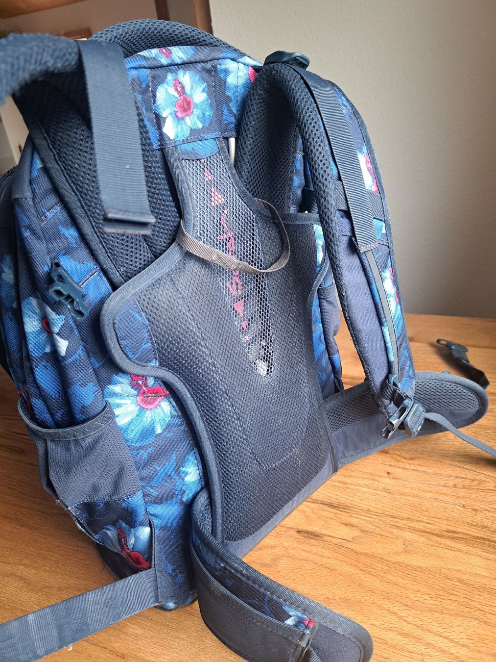 Satch Borse & Zaini: Schulrucksack Satch blau mit Blumenmuster gebraucht – Usato da Frutigen venduto da FranziskaEckert84 4