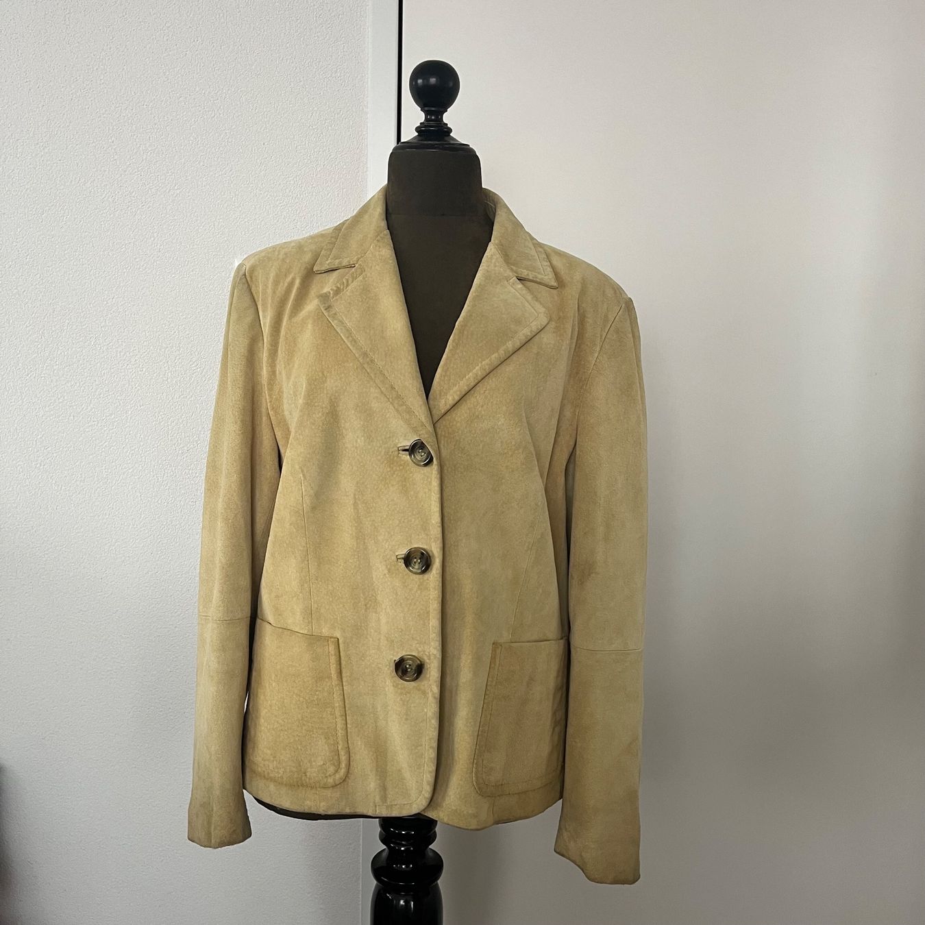 Max Mara Jacken: Max Mara Wildleder Blazer – Gebraucht aus Zug von saskia-chiara