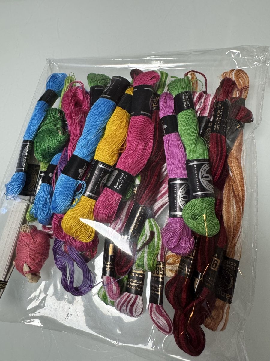 Cordicelle & Fili: 26 farbiger Stickgarne: Neu – Nuovo e nell'imballaggio originale da chur venduto da merygori