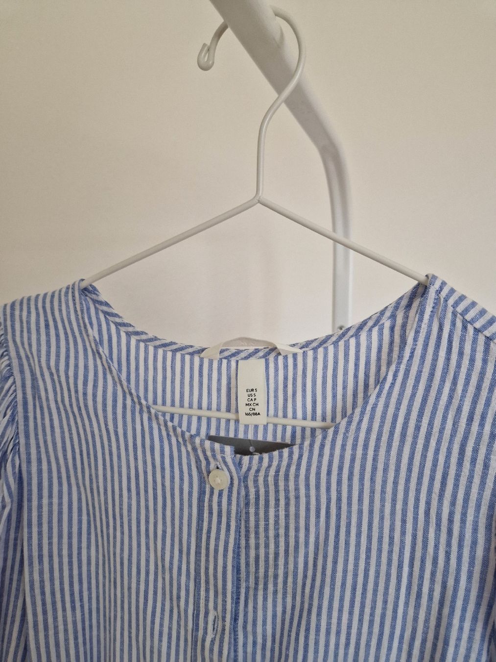 H&M Camicette: H&M Leinenbluse, Blaun gestreift, Neu – Nuovo e nell'imballaggio originale da Samstagern venduto da DatJulie 1