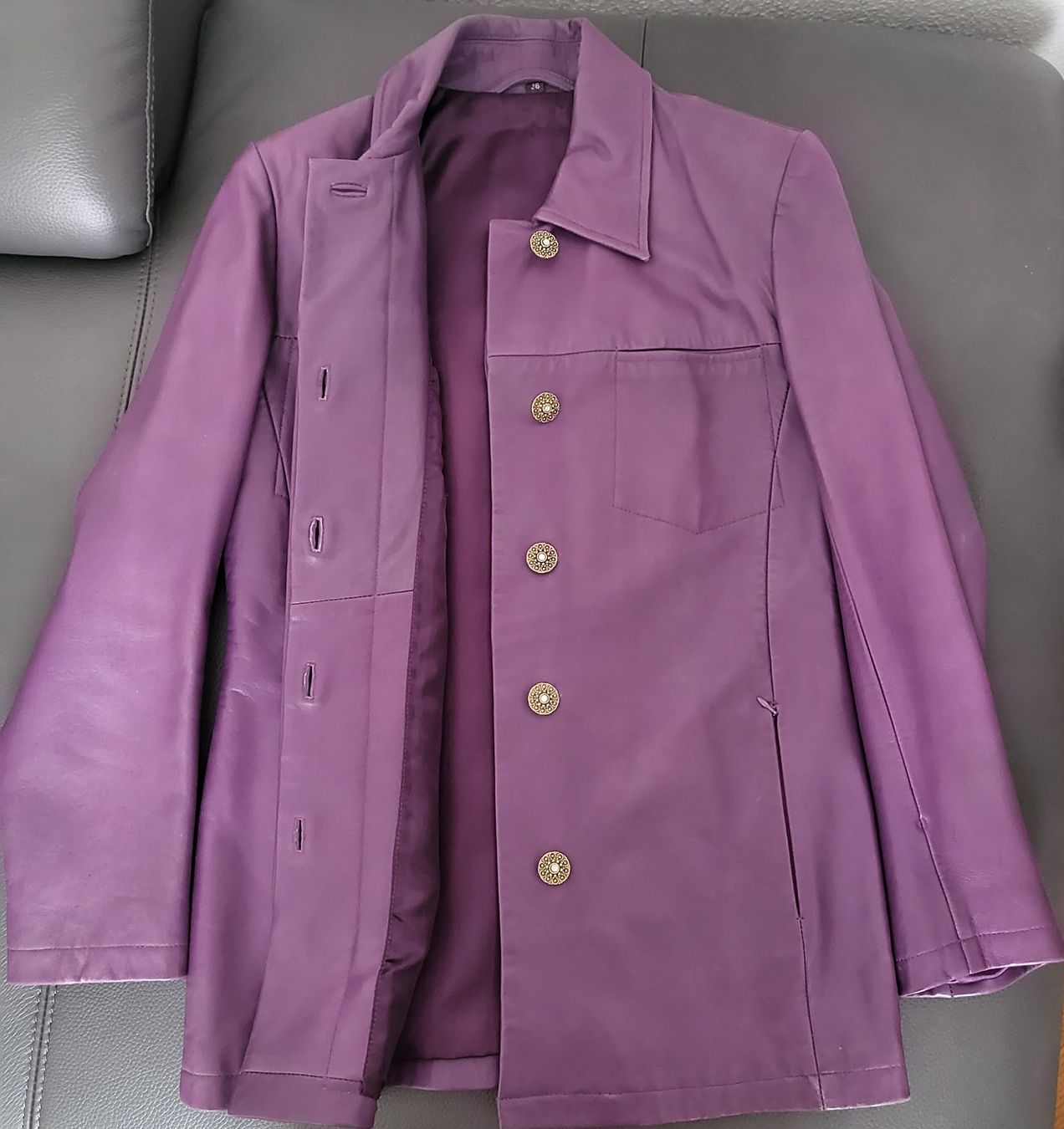 Giacche: Veste en cuir. – Nuovo (secondo la descrizione) da Neuchâtel venduto da wikit 4