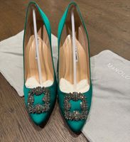 Manolo Blahnik Hangisi 95mm Pumps – Emerald Green Satin