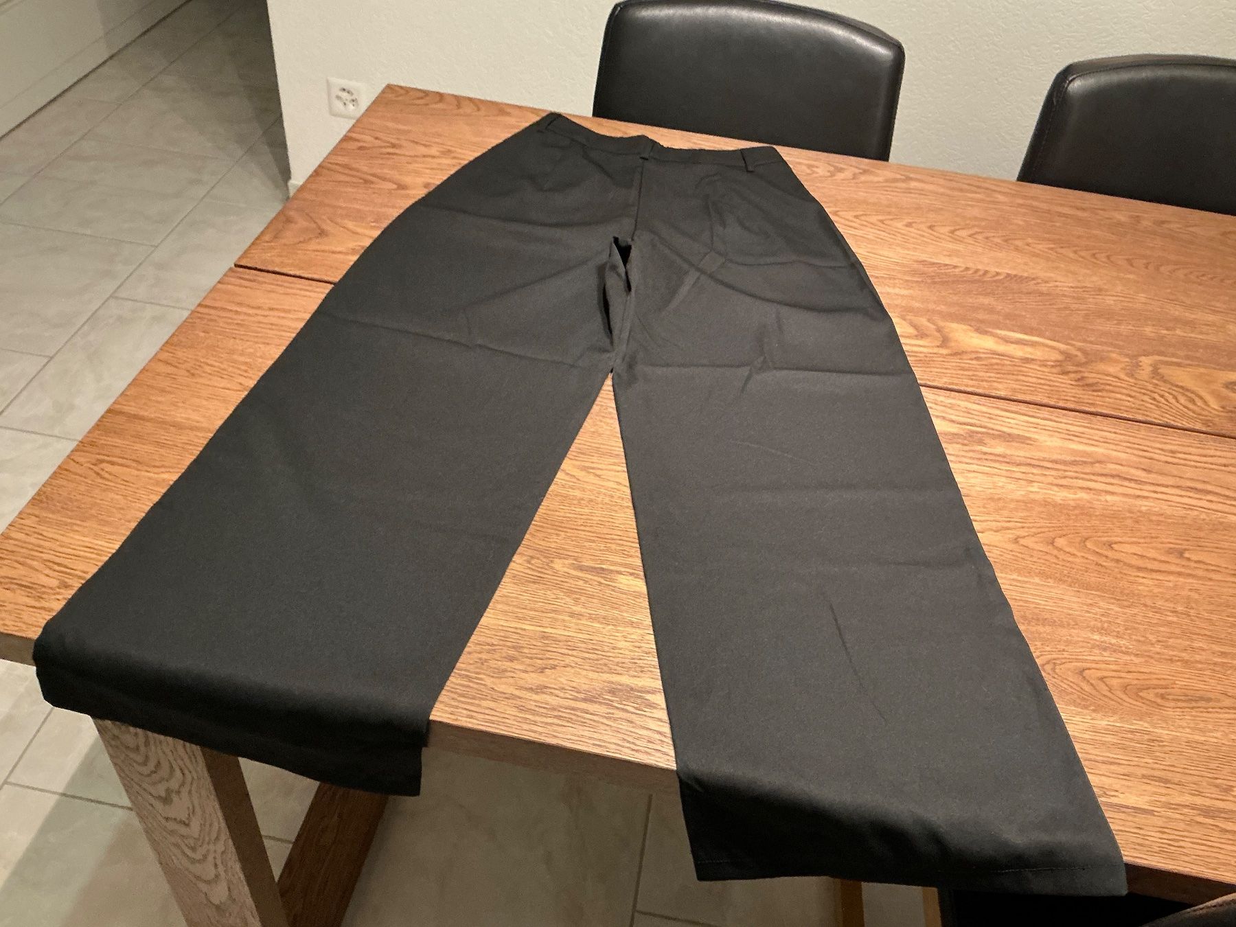 Pantaloni: Schwarze elegante Stoffhose Gr.38 neuwertig – Usato da Würenlos venduto da Chicca2004 1