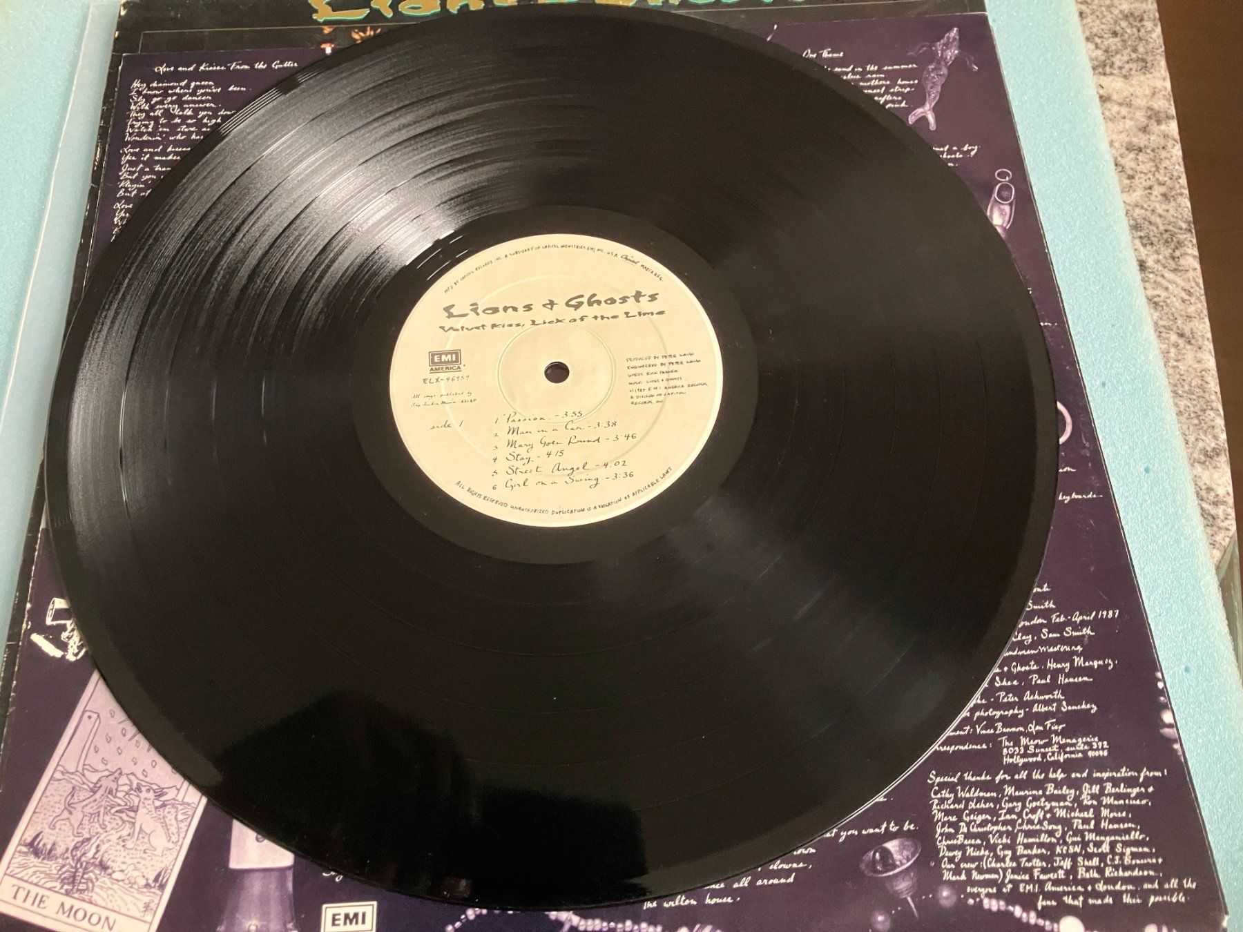 Dischi in vinile: Lions & Ghosts – Usato da Aarwangen venduto da Jukebox3 6