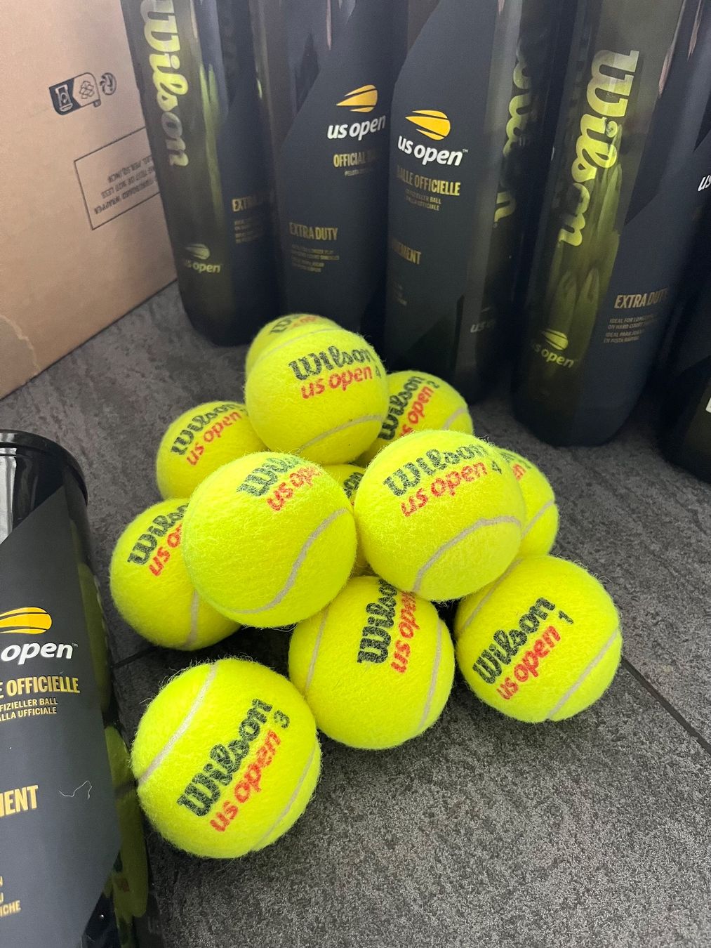 Wilson Palloni: 64 WILSON US OPEN gebrauchte tennisbälle – Usato da Langnau am Albis venduto da Luke_tahoo 1