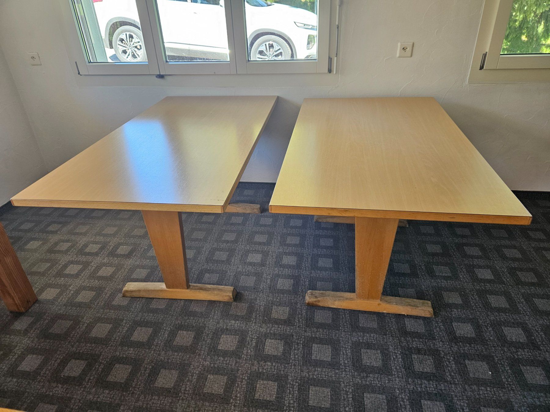 Tables: 2 robuste Holz-Arbeitstische / Dinertische – D'occasion à Rothenthurm par dpm182