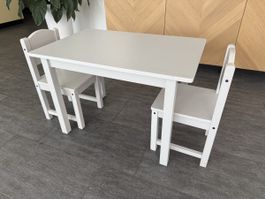 Ikea-Kindertisch (Sundvik) mit 2 Stühlen