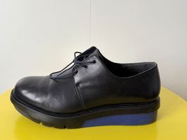 Camper Schwarze Lederschuhe  Gr. 39 Blaue Sohle