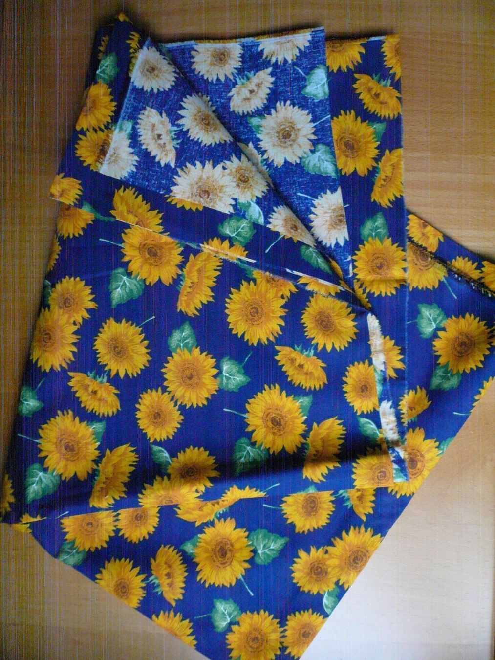 Stoffe: Patchwork - BW Sonnenblumen auf blau - 55 x 70 cm – Neu (gemäss Beschreibung) aus Brunnadern von pinkfaden 3