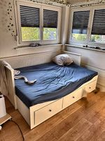 Ausziehbares Bett mit 3 Schubladen inkl. Matratze  CHF 100