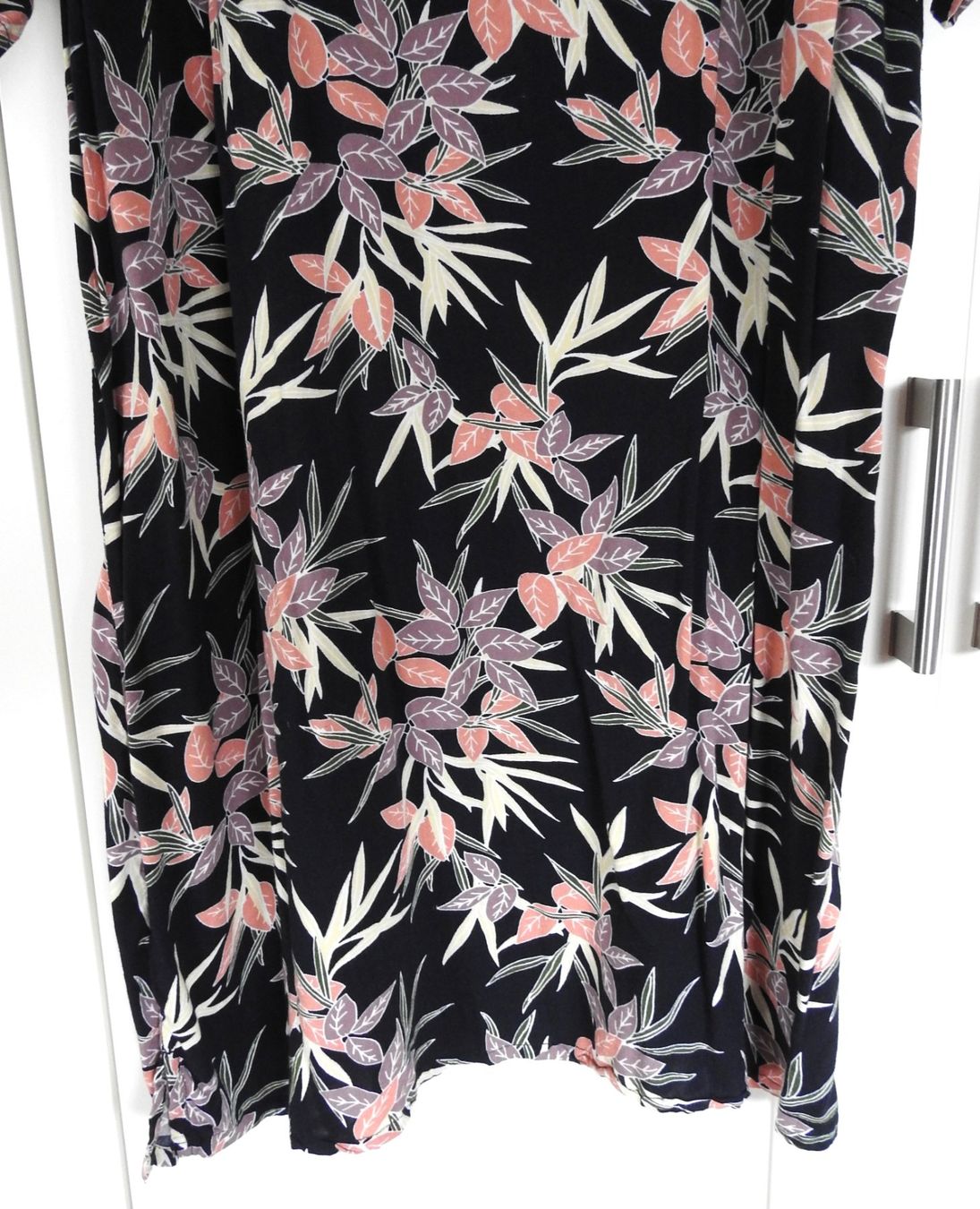 Vero Moda Vestiti: Freizeitkleid, JUNAROSE, Dunkelblau mit Blumen, Grösse 48 – Usato da Büttenhardt venduto da LexyMara 4