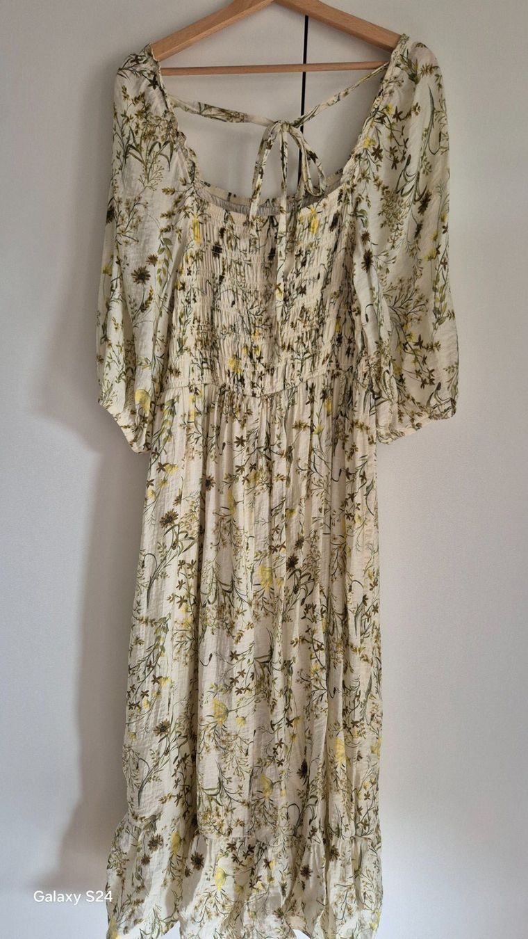 Primark Robes: Blumiges Kleid mit gesmoktem Oberteil – Neuf (Voir description) à Aarau par LtotheE 1