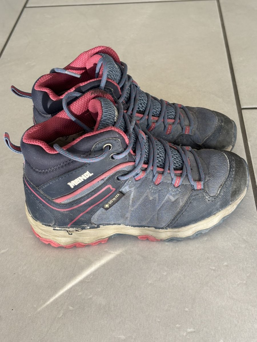 Meindl Scarpe per ragazzi: Meindl Kinder Wanderschuh, wasserdicht, Gr. 28 – Usato da Chur venduto da swissklexx 1
