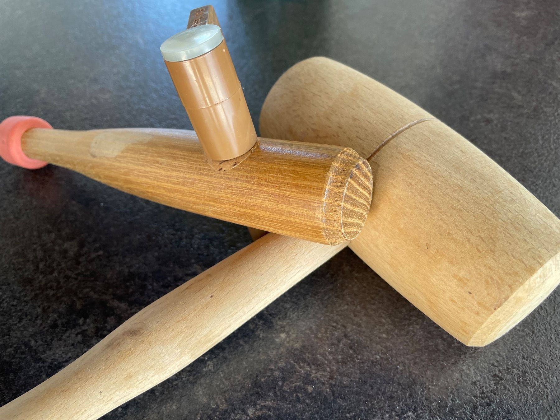 Alle Werkzeuge: original Zapfhahn und Holzhammer – Gebraucht aus Eiken von garanoiri 1