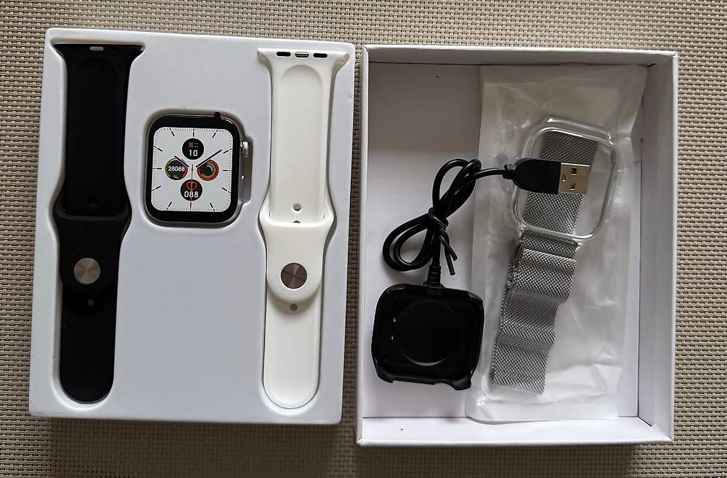 Smart Smartwatch: Smartwatch ungebraucht orginal verpackt – Nuovo e nell'imballaggio originale da Landquart venduto da Coraro 1