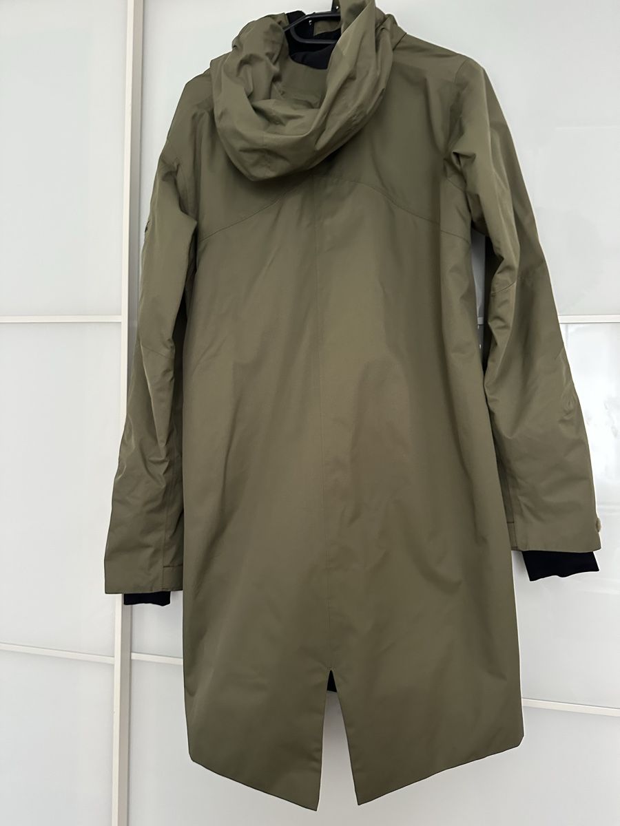 Peak Performance Cappotti: Peak Performance Kurzmantel Wasserdicht Winddicht – Usato da Silvaplana venduto da mouvat 1