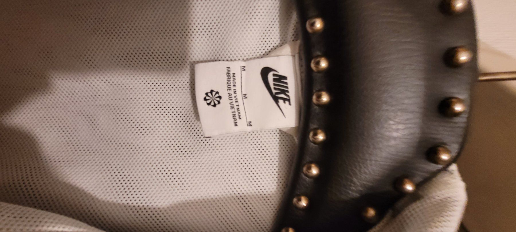 Nike Giacche: Veste Nike Sportswear Taille M - – Difettoso da Vésenaz venduto da emose 1